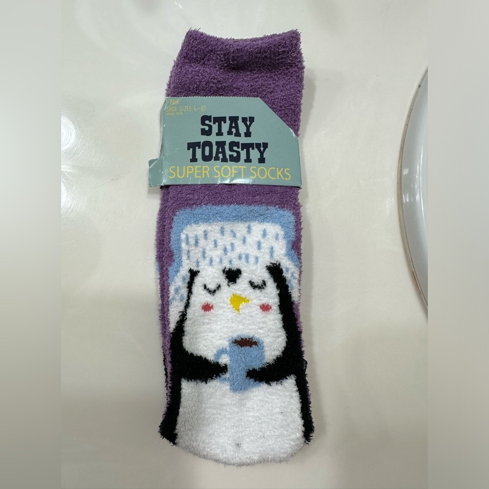 🦋 3/$9 Purple Penguin Soft fuzzy Socks NWT